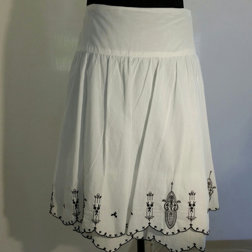 B2G1 White Embroidered Cotton Skirt